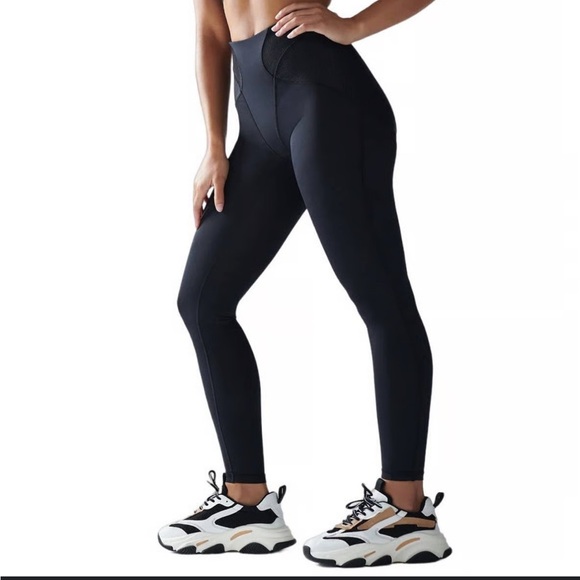 Savage X Fenty Black High-Rise Leggings - Picture 2 of 10